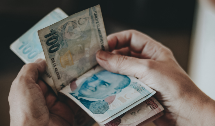 Okula Giden Çocuğu Olan Ailelere 12 Ay Boyunca 13 Bin 470 TL Destek