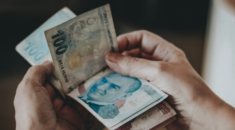 Okula Giden Çocuğu Olan Ailelere 12 Ay Boyunca 13 Bin 470 TL Destek