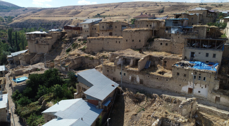 Sivas Divriği’de 800 Yıllık Anadolu’nun İlk Türk Köylerinden Çiğdemli !